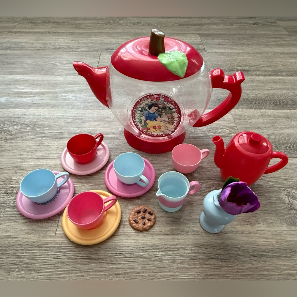 Disney Princess Tea Set with Snow White Design